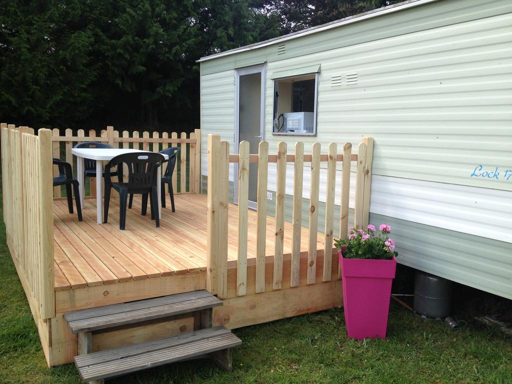 Camping " Le Grun De Chignore" Vollore-Ville Zewnętrze zdjęcie